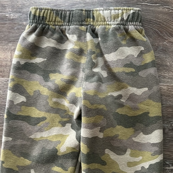 💥3/$15💥 Cat &Jack Camo Sweatpants - Picture 5 of 6